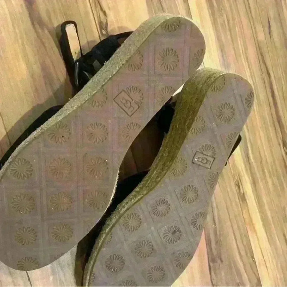 UGG platform women’s strap sandals - Picture 4 of 4